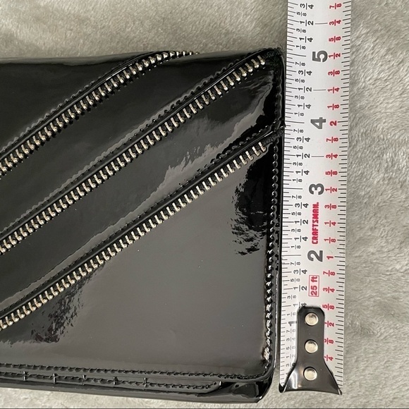 Tarnish Patent Black Wallet Clutch 13 Card Zipper Trim Detail - Picture 11 of 11